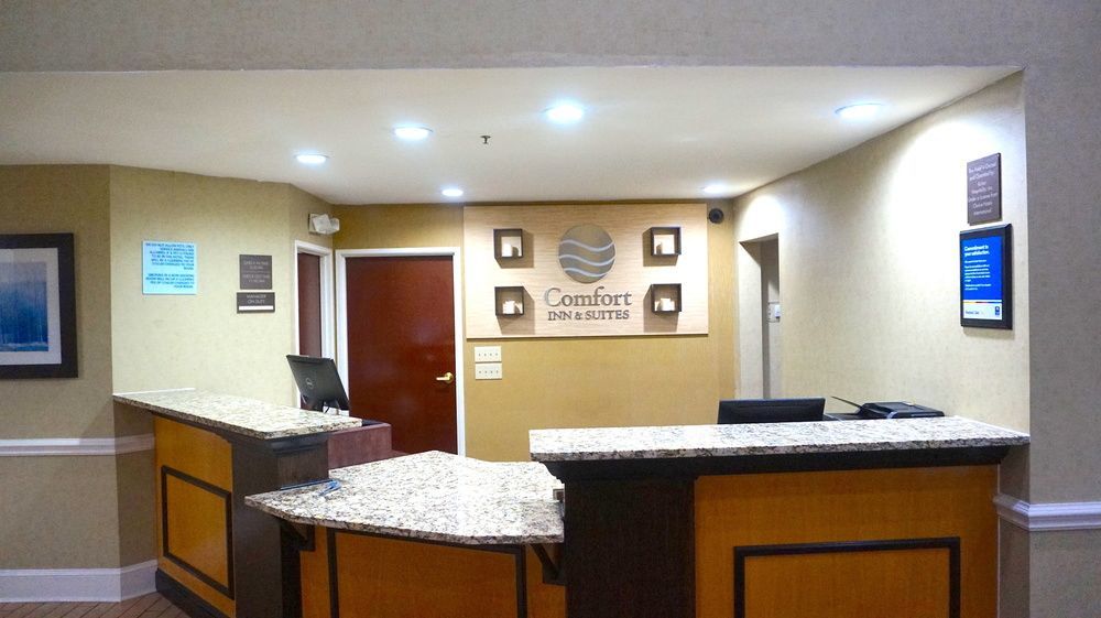Comfort Inn & Suites Greenwood near University Exterior foto