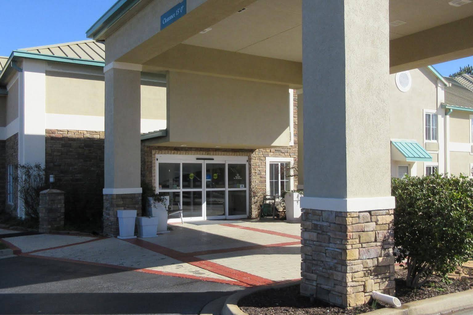 Comfort Inn & Suites Greenwood near University Exterior foto